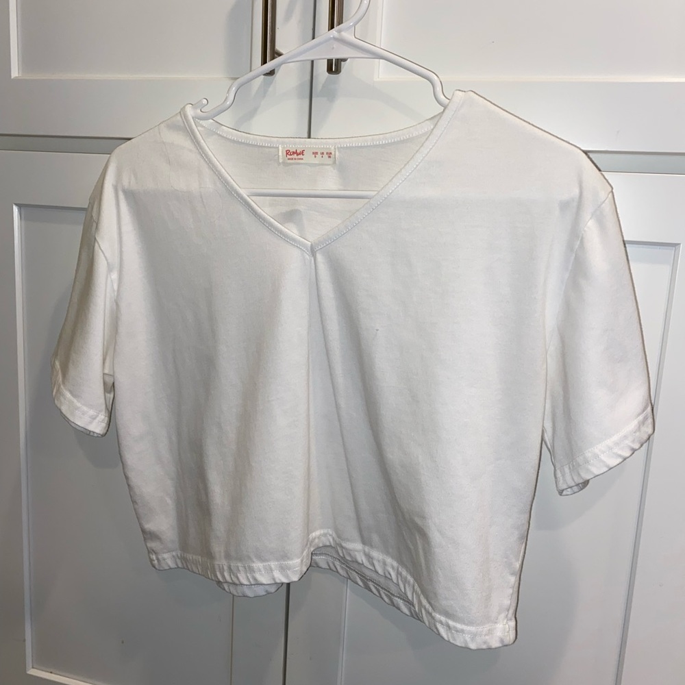 White t-shirt cop top